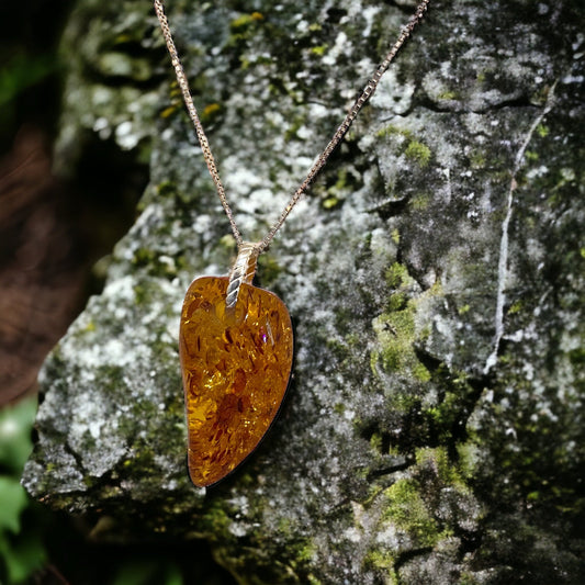 Baltic Amber Claw Necklace #002