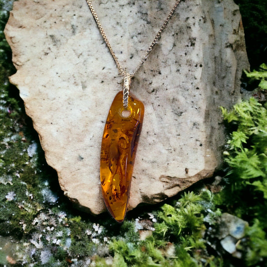 Baltic Amber Claw Necklace #001